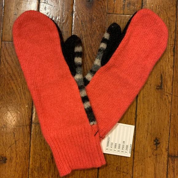 NWT Anthro Reclaimed Wool Mittens! - Picture 3 of 7